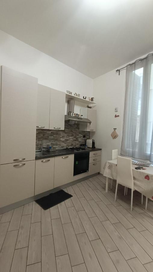 Il Filo Di Claudia Apartment Savona Luaran gambar