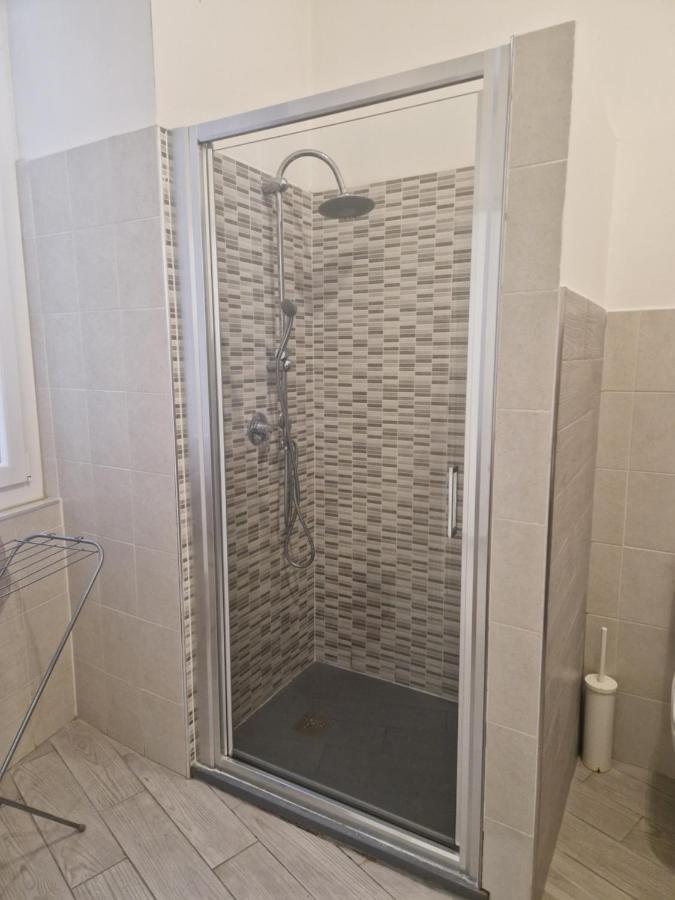 Il Filo Di Claudia Apartment Savona Luaran gambar