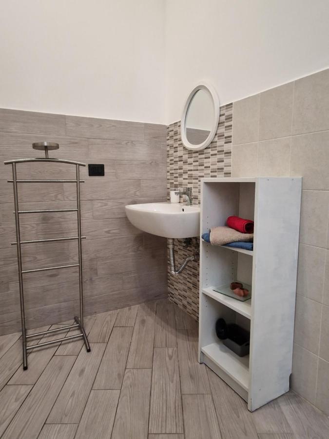 Il Filo Di Claudia Apartment Savona Luaran gambar