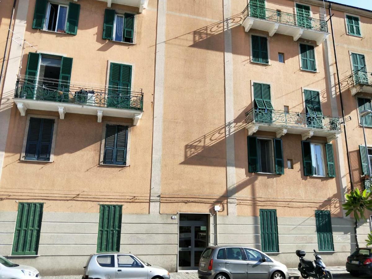 Il Filo Di Claudia Apartment Savona Luaran gambar